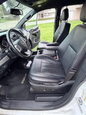 White 2016 Dodge Grand Caravan R/T