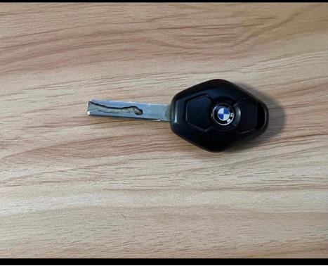 Black 2002 BMW 325 i