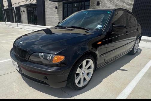 Black 2002 BMW 325 i