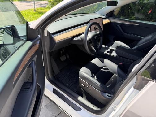 White 2023 Tesla Model Y Long Range