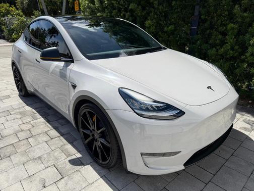 White 2023 Tesla Model Y Long Range