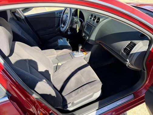 Red 2009 Nissan Altima 2.5 S