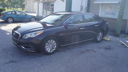 Black 2017 Hyundai SONATA Hybrid SE