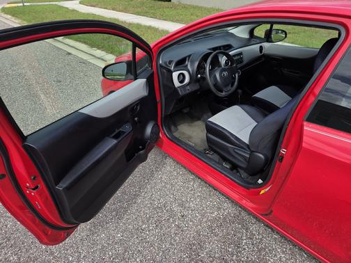 2012 Toyota Yaris L