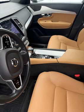 2018 Volvo XC90 T6 Momentum