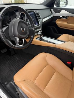 2018 Volvo XC90 T6 Momentum