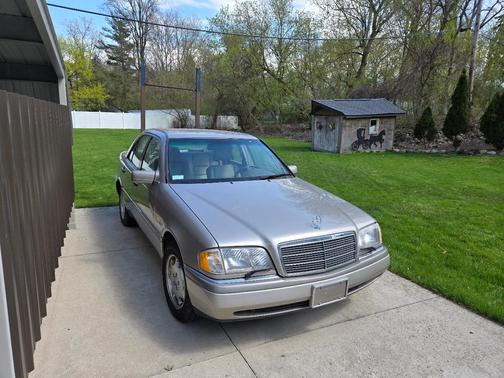 Gold 1995 Mercedes-Benz C-Class C280