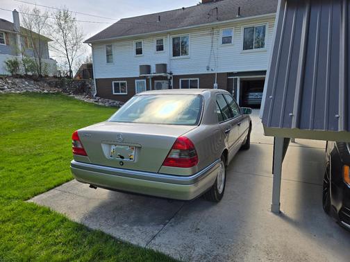Gold 1995 Mercedes-Benz C-Class C280