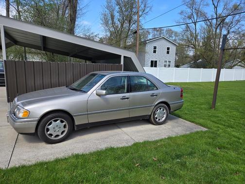 Gold 1995 Mercedes-Benz C-Class C280