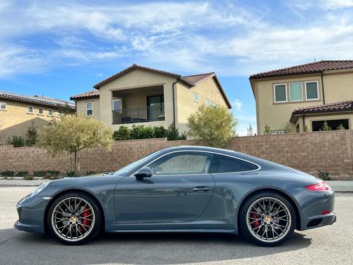 Blue 2017 Porsche 911 911 Carrera 4S
