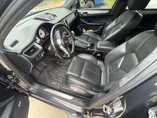 2018 Porsche Macan Macan Turbo with Performance Package