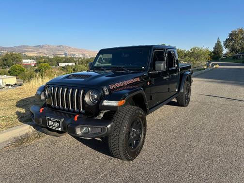 Black 2021 Jeep Gladiator Mojave