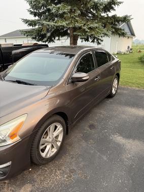 Brown 2014 Nissan Altima 2.5 SV