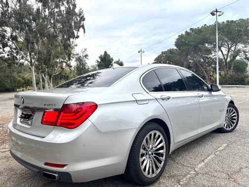 2012 BMW 740 i