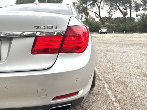 2012 BMW 740 i