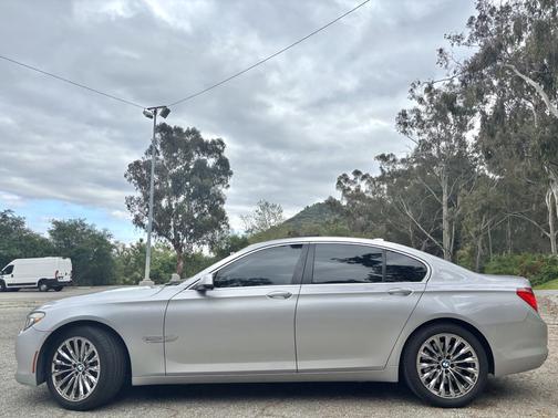 2012 BMW 740 i