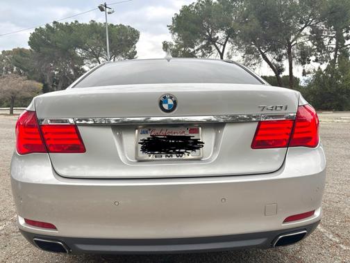 2012 BMW 740 i