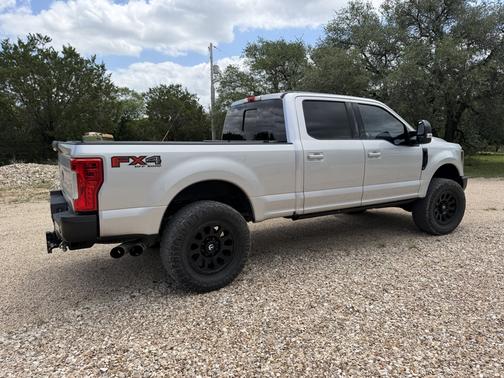 Silver 2019 Ford F-250 Lariat