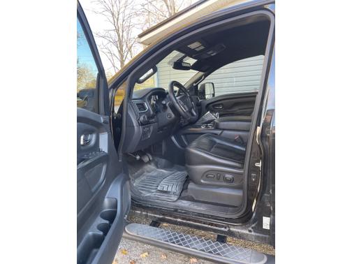 Black 2019 Nissan Titan SL