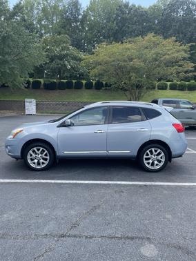 Silver 2011 Nissan Rogue SV