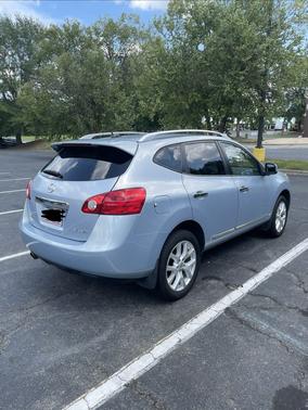 Silver 2011 Nissan Rogue SV