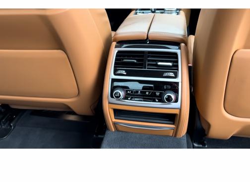 2021 BMW 740 i