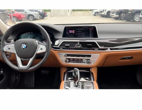 2021 BMW 740 i