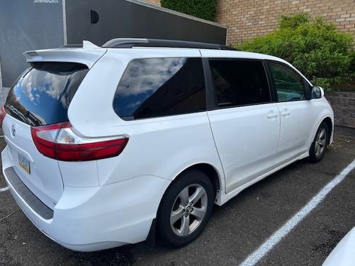 2018 Toyota Sienna LE Auto Access Seat