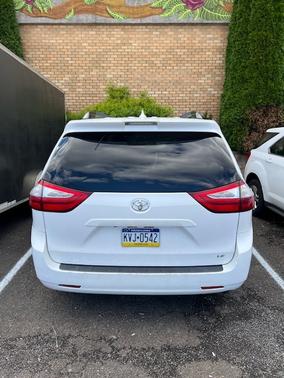 2018 Toyota Sienna LE Auto Access Seat