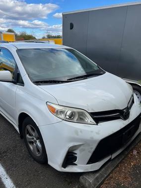 2018 Toyota Sienna LE Auto Access Seat