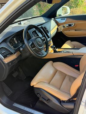 White 2019 Volvo XC90 T6 Inscription