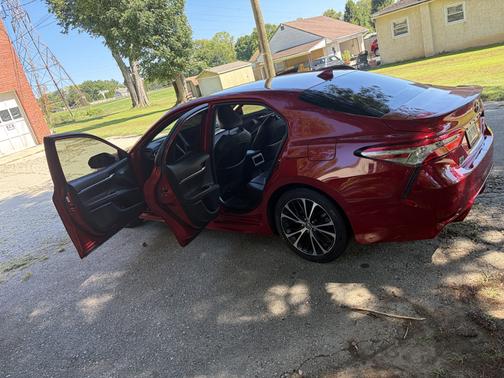 Red 2020 Toyota Camry SE
