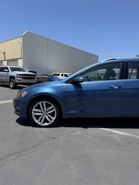 2015 Volkswagen Golf SportWagen TDI SEL 4-Door