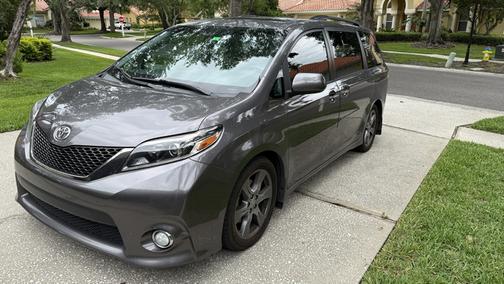 Gray 2017 Toyota Sienna SE Premium
