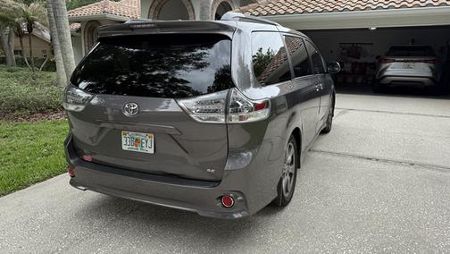 Gray 2017 Toyota Sienna SE Premium