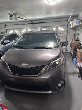Gray 2017 Toyota Sienna SE Premium
