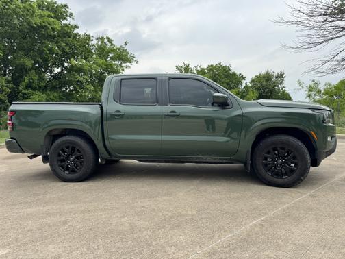 2024 Nissan Frontier SV