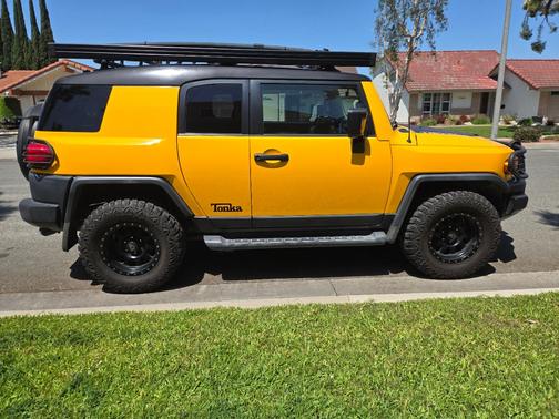 Yellow 2007 Toyota FJ Cruiser Base