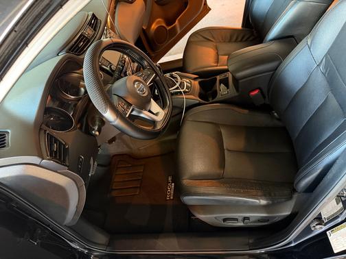Black 2021 Nissan Rogue Sport SL