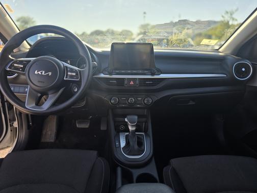 White 2024 Kia Forte LXS