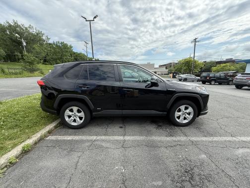 2020 Toyota RAV4 Hybrid XLE
