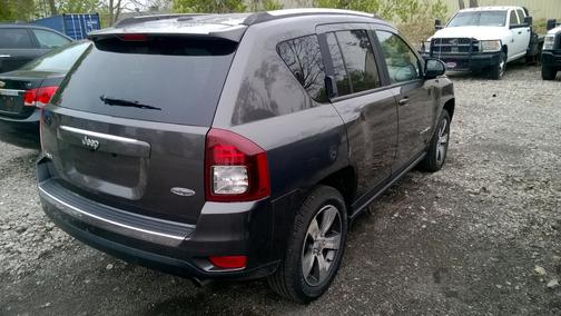 Gray 2016 Jeep Compass Latitude