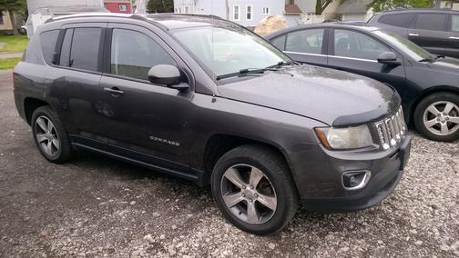 Gray 2016 Jeep Compass Latitude