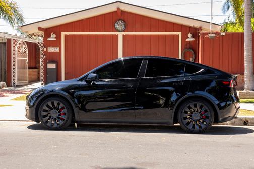 Black 2022 Tesla Model Y Performance