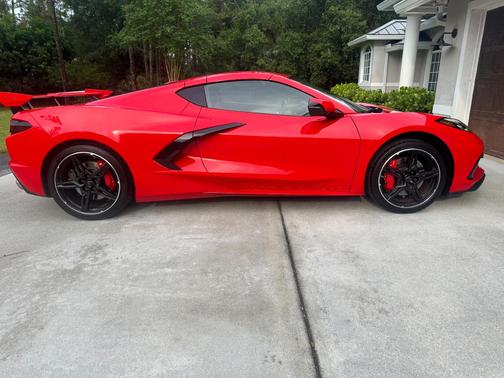 Red 2022 Chevrolet Corvette Stingray w/2LT