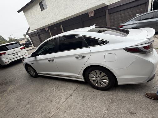 2017 Hyundai SONATA Hybrid SE