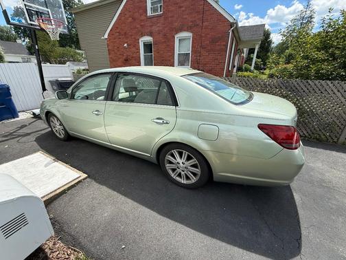 Green 2009 Toyota Avalon Limited