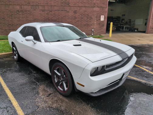 White 2014 Dodge Challenger SXT