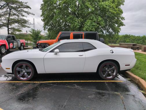 White 2014 Dodge Challenger SXT