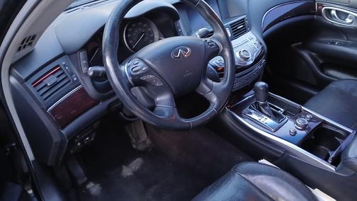 Black 2011 INFINITI M37x Base